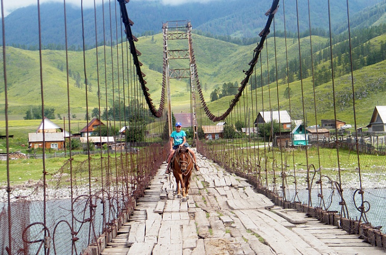 мост через Катунь в селе Тюнгур