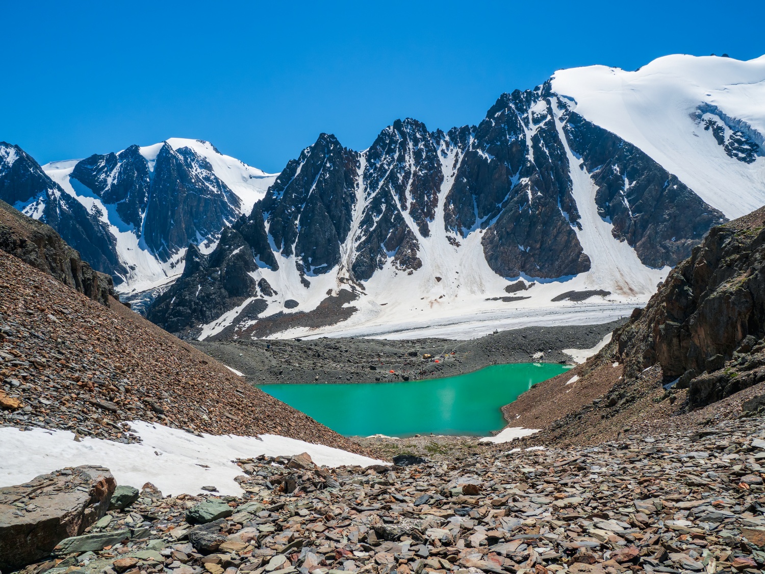Голубое озеро в долине Актру. Оформить путёвку на сайте Altai Travel Guide  | Altai Travel Guide