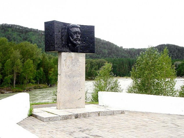 Памятник В.Я. Шишкову 